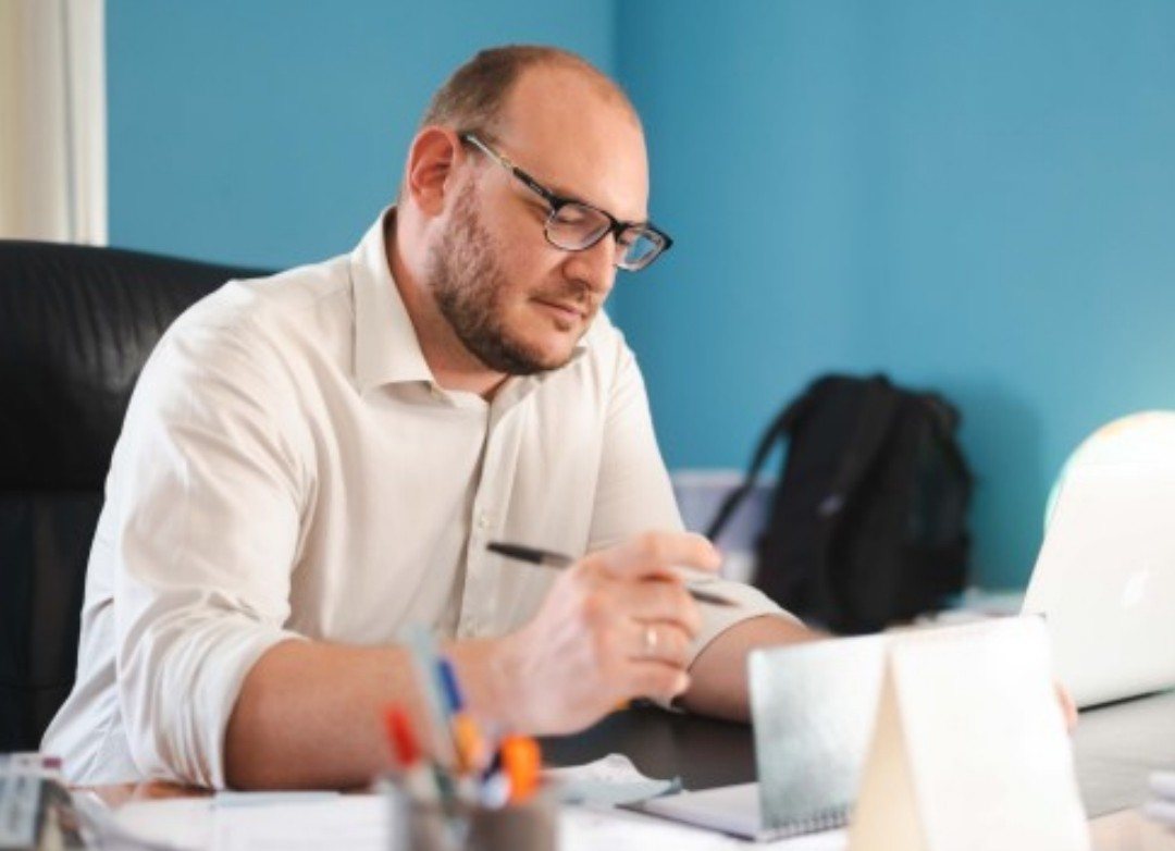 Federico Bodo al lavoro nel suo studio